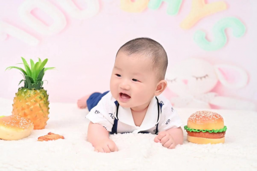 黔西宝宝在妈妈肚子里